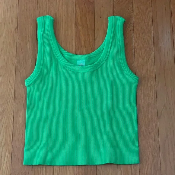 Green tank top, that is stretchy. For girls - Picture 1 of 1